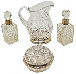 25 - CONJUNTO DE PIEZAS EN CRISTAL Y PLATA DEL ÚLTIMO CUARTO S.XX