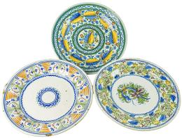 480 - TRES PLATOS PORCELANA DE MANISES DE PRINCIPIOS DEL S.XX