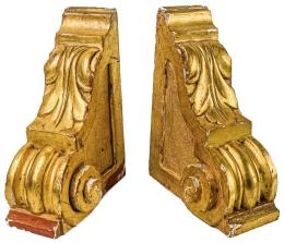 829 - PAREJA DE MÉNSULAS DORADAS DE ESTILO NEOCLÁSICO