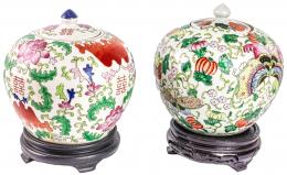 469 - PAREJA DE TIBORS DE PORCELANA ORIENTAL