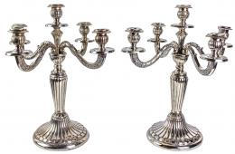 702 - PAREJA DE CANDELABROS EN PLATA DE MEDIADOS DEL S.XX