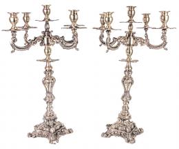 701 - PAREJA DE CANDELABROS DE PLATA DE MEDIADOS DEL S.XX