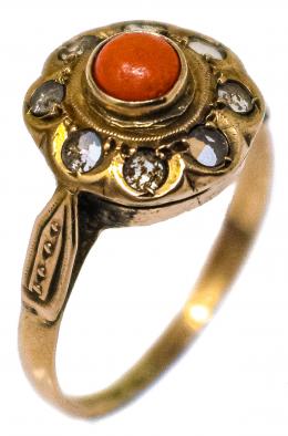 195 - SORTIJA CON CORAL DE PPS. DEL S.XX