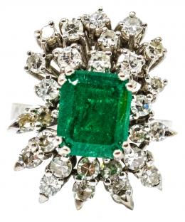 52 - ANILLO ROSETÓN CON ESMERALDA Y BRILLANTES