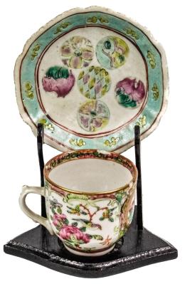 433 - TAZA CON PLATO EN PORCELANA CHINA DE FINALES DEL S.XIX