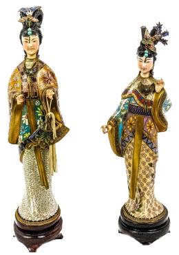 408 - DOS FIGURAS ORIENTALES DE ESMALTE CLOISONNÉ DE LOS AÑOS 70