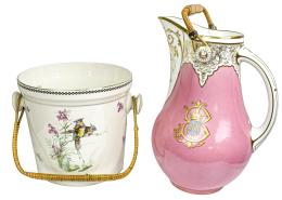 529 - RECIPIENTE Y JARRA EN PORCELANA DE FINALES DEL S.XIX