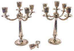 703 - PAREJA DE CANDELABROS EN PLATA DEL ÚLTIMO CUARTO DEL S.XX