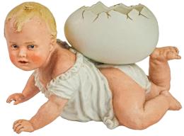 436 - FIGURA DE BISCUIT POLICROMADO "NIÑO CON HUEVO"