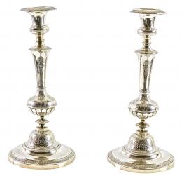 705 - PAREJA DE CANDELEROS DE PLATA DEL SIGLO XIX