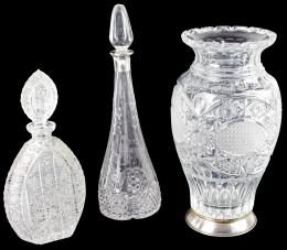23 - DOS BOTELLAS LICORERAS Y JARRÓN EN CRISTAL DE MEDIADOS S.XX