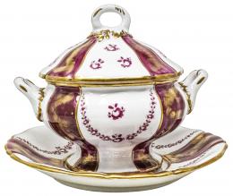 562 - PEQUEÑA SOPERITA EN PORCELANA "SÈVRES" DE MEDIADOS DEL S.XX