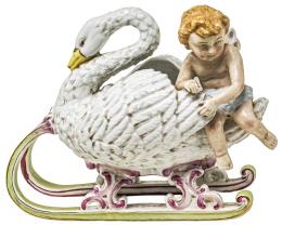 529 - GRUPO DE PORCELANA "NIÑA CON CISNE"