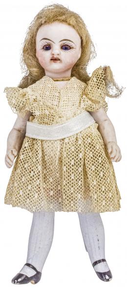 203 - PEQUEÑA MUÑECA DE PORCELANA DEL PRIMER CUARTO DE SIGLO XX
