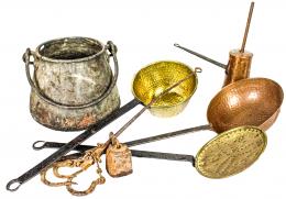880 - CONJUNTO DE PIEZAS EN COBRE Y HIERRO