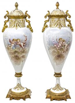 557 - PAREJA DE JARRONES SEVRES