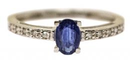 40 - ANILLO CON ZAFIRO Y BRILLANTES