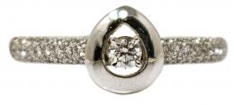 25 - ANILLO CON BRILLANTES