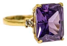 23 - ANILLO CON AMATISTA Y BRILLANTES