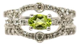 33 - ANILLO CON OLIVINA Y BRILLANTES