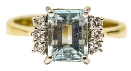 19 - ANILLO CON AGUAMARINA Y BRILLANTES
