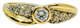 62 - ANILLO CON BRILLANTES