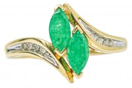 67 - ANILLO CON ESMERALDAS Y BRILLANTES