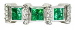 68 - ANILLO CON ESMERALDAS Y BRILLANTES