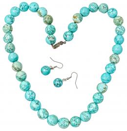 93 - COLLAR Y PENDIENTES DE HOWLITA