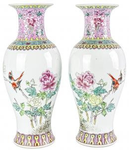 410 - PAREJA DE JARRONES DE PORCELANA CHINA