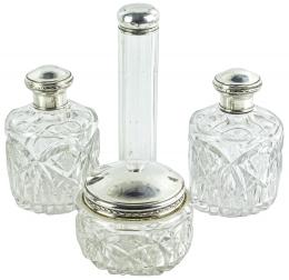 17 - CONJUNTO DE PIEZAS DE TOCADOR DE LA PRIMERA MITAD S.XX