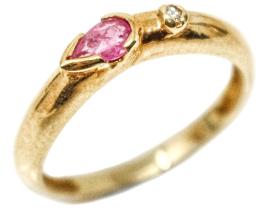 62 - ANILLO DE DISEÑO CON RUBÍ Y BRILLANTES