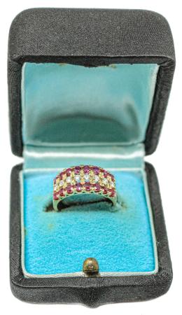 80 - ANILLO CON RUBÍES Y BRILLANTES