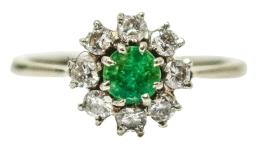 84 - ANILLO ROSETÓN CON ESMERLADA Y BRILLANTES