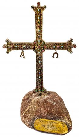 898 - CRUZ DE BRONCE CON LAS LETRAS "ALFA Y OMEGA"