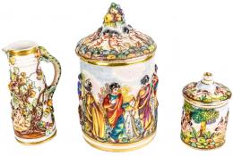 535 - TRES PIEZAS DE PORCELANA CAPODIMONTE DE LOS AÑOS 60