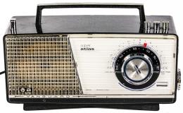 377 - RADIO PORTATIL MARCA VANGUARD