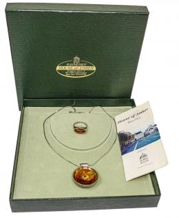 90 - COLGANTE Y ANILLO CON ÁMBAR