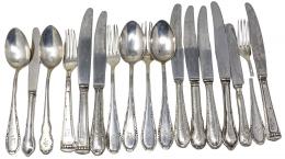 709 - CONJUNTO DE CUBIERTOS EN PLATA