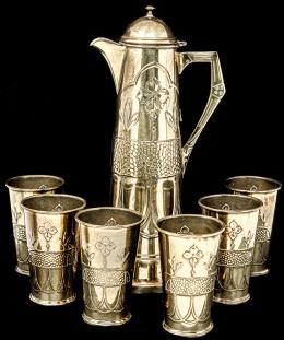 895 - CONJUNTO DE JARRA Y SEIS VASOS ART NOUVEAU