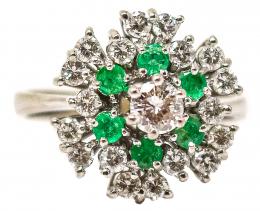 63 - ANILLO ROSETÓN CON ESMERALDAS Y BRILLANTES