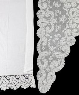 1171  -  PIEZA DE TELA Y PEQUEÑA PEQUEÑA MANTILLA