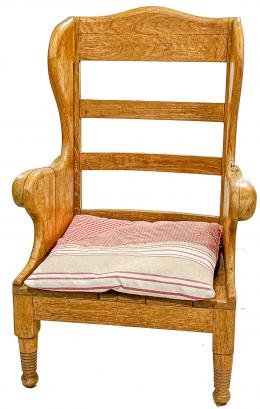 352 - SILLÓN RÚSTICO CON APOYABRAZOS DEL SIGLO XIX