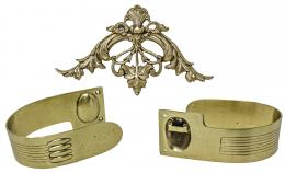 1072  -  PAREJA DE COLGADORES Y APLIQUE DECORATIVO DE BRONCE