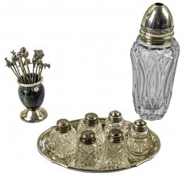 698 - CONJUNTO DE PIEZAS DE PLATA Y CRISTAL