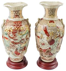 425 - PAREJA DE JARRONES ORIENTALES