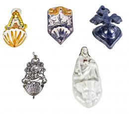 972  -  CINCO BENDITERAS DE CERÁMICA, PORCELANA Y PLATA