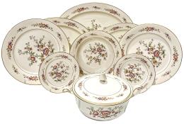 81  -  CONJUNTO DE PIEZAS DE VAJILLA NORITAKE ÚLTIMO CUARTO S.XX