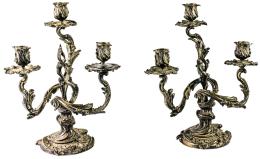 1373  -  PAREJA DE CANDELABROS EN METAL