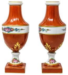 703  -  PAREJA DE JARRONES DE PORCELANA FRANCESA